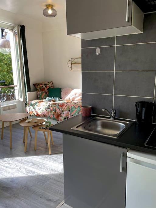 Charming Bright Sunny Studio Near Canal St Martin باريس المظهر الخارجي الصورة